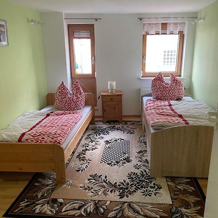 Super Grosse Ferienwohnung Fuer Bis Zu 5 Personen Owen Bagian luar foto